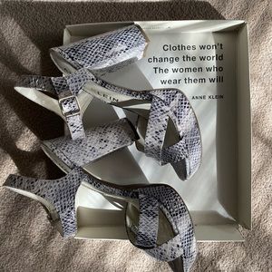 Anne Klein | Size 10 | Natural Multi